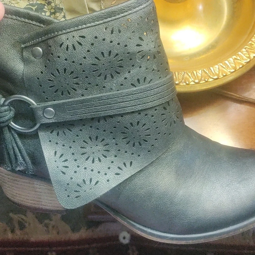Ankle Boots with Cutout Design